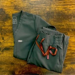 Figs Bonsai Scrub Top